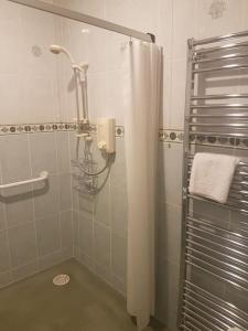 a shower with a shower curtain in a bathroom at Sunnyside Lodge - Beautiful Fermanagh Holiday Home 