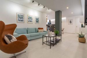 A seating area at Battle Kitchen Loft