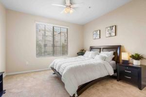 a bedroom with a bed and a ceiling fan at COZY 2BR/2BA ! 5MINtoDisney ! AngelStadium!HondaCenter in Anaheim
