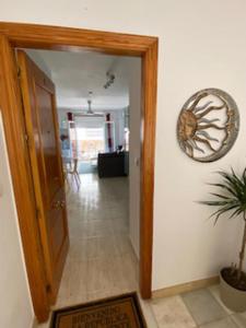 Zdjęcie z galerii obiektu Beachside Apartment - Sleeps 3 Balcony & Parking w Murcji
