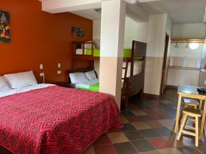 Postel nebo postele na pokoji v ubytování Hostal Alpachaca - New Quito Airport