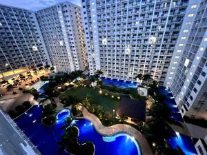 an overhead view of a large building with a swimming pool at SHORE RESIDENCE D7 NEAR MALL OF ASIA & AIRPORT in Manila