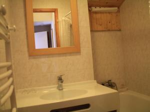 Um banheiro em Appartement Châtel, 4 pièces, 6 personnes - FR-1-200-295