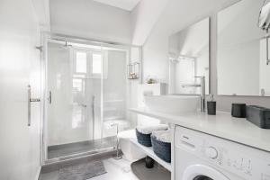 A bathroom at 30villa Rd