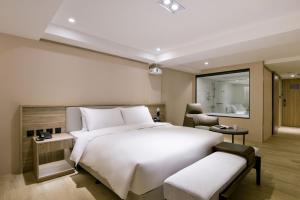 Postel nebo postele na pokoji v ubytování Spring Rhapsody Hotel