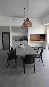 A cozinha ou cozinha compacta de Apartamento con amenities Ocean Drive Country 603