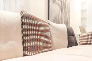 Una cama o camas en una habitación de STUDIO HAUT STANDING A RACINE near twin center