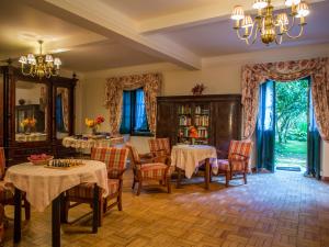 a dining room with tables and chairs and a chandelier at Hotel Sintra Jardim in Sintra