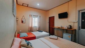 a hotel room with two beds and a television at เลคแค้มป์ รีสอร์ท in Kathun +46 photos