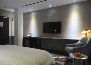 TV a/nebo společenská místnost v ubytování 小小邸 Small Hotel