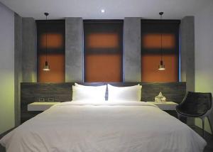 Postel nebo postele na pokoji v ubytování 小小邸 Small Hotel