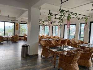 Hotel Shiva Yog Sthal的休息区