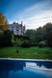 a house with a swimming pool in front of a house at Hotel Sintra Jardim in Sintra