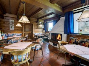 Posedenie v ubytovaní Chalet on Zettersfeld with Dolomites Views