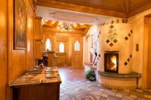 a large room with a fireplace in a house at Residence Grüne Laterne - Lanterna Verde in Sesto