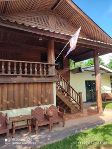 Balkón nebo terasa v ubytování Chanmuang guesthouse