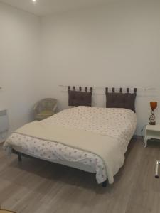 Postel nebo postele na pokoji v ubytování Domaine le licou