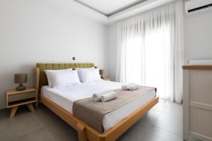 A bed or beds in a room at Mirena Luxury Living-Casa di Maria