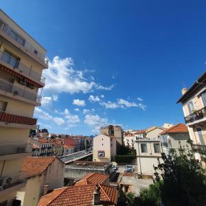 Výhľad na mesto Cannes alebo výhľad na mesto priamo z apartmánu