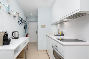 Kuchnia lub aneks kuchenny w obiekcie Beach House Apartment, Playa Malagueta
