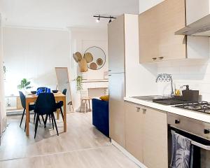 Kuchyň nebo kuchyňský kout v ubytování ArtSmalt *Idéal Pro * Proche commerces * 2 chambres * Tout confort + 14 fotografií