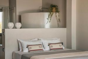 A bed or beds in a room at Votsalo Suite-Grand Blue Beach Residence