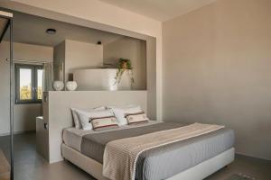 A bed or beds in a room at Votsalo Suite-Grand Blue Beach Residence