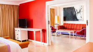 TV a/nebo společenská místnost v ubytování Tongtara Riverview Hotel