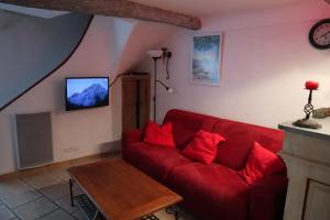 TV a/nebo společenská místnost v ubytování La petite châtaigne de Collobrières
