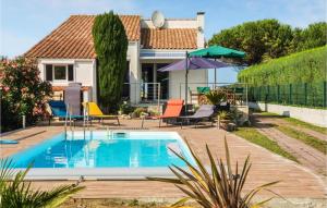 Bazén v ubytování Lovely Home In Saint-denis-dolron With Private Swimming Pool, Can Be Inside Or Outside nebo v jeho okolí