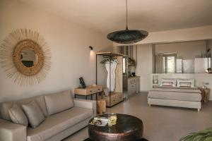 Χώρος καθιστικού στο Argilos suite-Grand Blue Beach Residence +51 φωτογραφίες