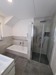 Ένα μπάνιο στο Panorama Penthouse +36 φωτογραφίες