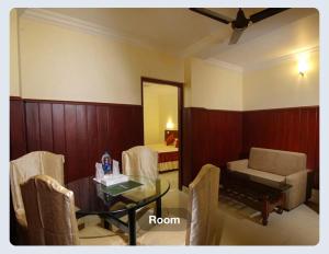Ruang duduk di Hotel Sasthapuri