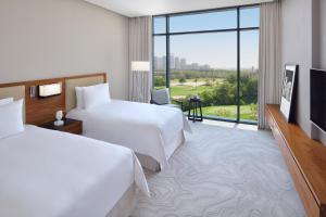 Postel nebo postele na pokoji v ubytování Vida Emirates Hills