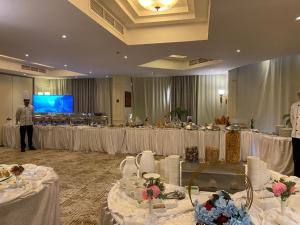 טלויזיה ו/או מרכז בידור ב-Corp Executive Hotel Doha Suites