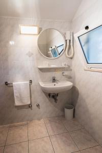 A bathroom at Hotel Zanella