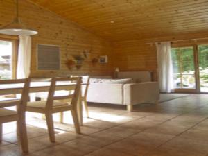 Ein Sitzbereich in der Unterkunft Ferienhaus - Weißer Steg Sieben
