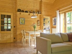 Ein Sitzbereich in der Unterkunft Ferienhaus - Weißer Steg Sieben