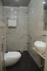 Koupelna v ubytování Hotel Dwarka Palace