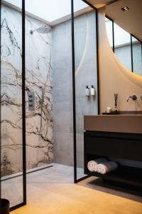 a bathroom with a shower and a sink at Haven Lake Village in Kortenhoef