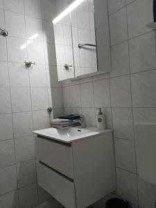 Ένα μπάνιο στο Berghof Studio Haus Rachel mit Pool +8 φωτογραφίες