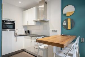 Una cocina o zona de cocina en Musea Hotel & Apartments