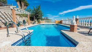 Basen w obiekcie Villa el Cerrillo Málaga - Churriana by Ruralidays lub w pobliżu