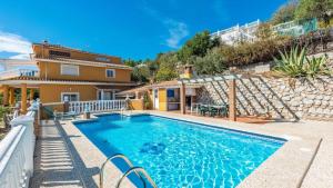 Basen w obiekcie Villa el Cerrillo Málaga - Churriana by Ruralidays lub w pobliżu