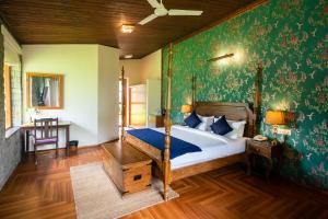 a bedroom with a bed and a green wall at Larisa Resort Manali in Manāli