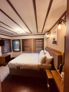 A bed or beds in a room at PALMERA ART HOUSE