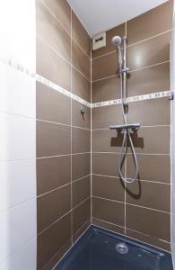 a shower with a hose in a bathroom at Grand studio plein centre de Chamonix in Chamonix-Mont-Blanc