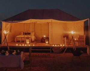 Ресторан / где поесть в Sahara Luxury Tents