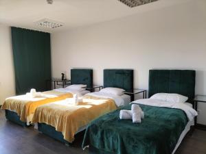 Postel nebo postele na pokoji v ubytování Hotel Świt