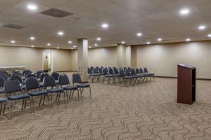 สิ่งอำนวยความสะดวกทางธุรกิจและ/หรือห้องประชุมที่ Comfort Suites Raleigh Walnut Creek